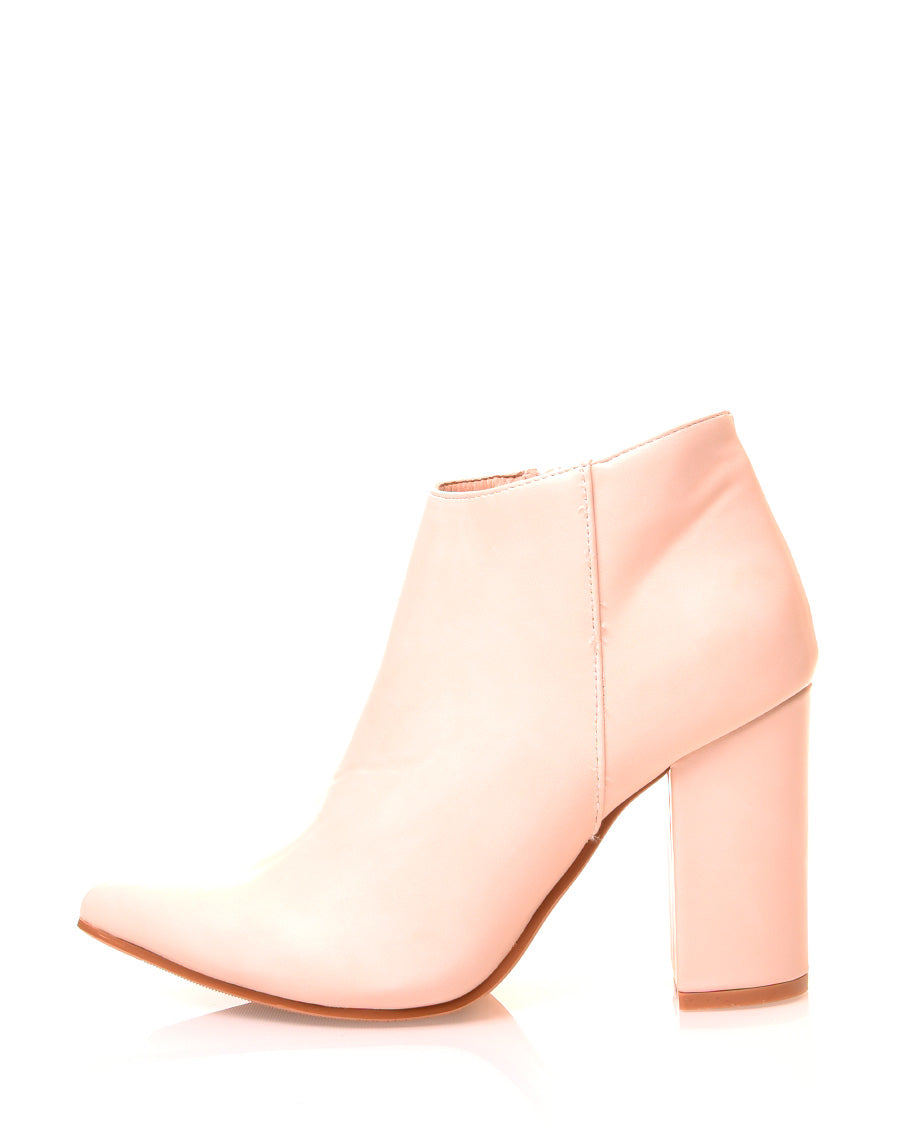 Bottines beiges à talons et à bouts pointus