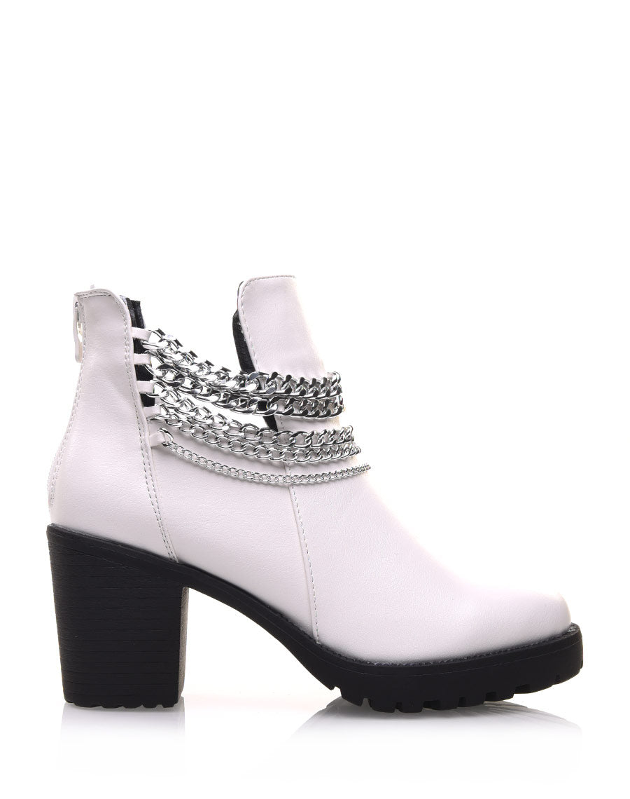 Bottines blanches avec des chaines