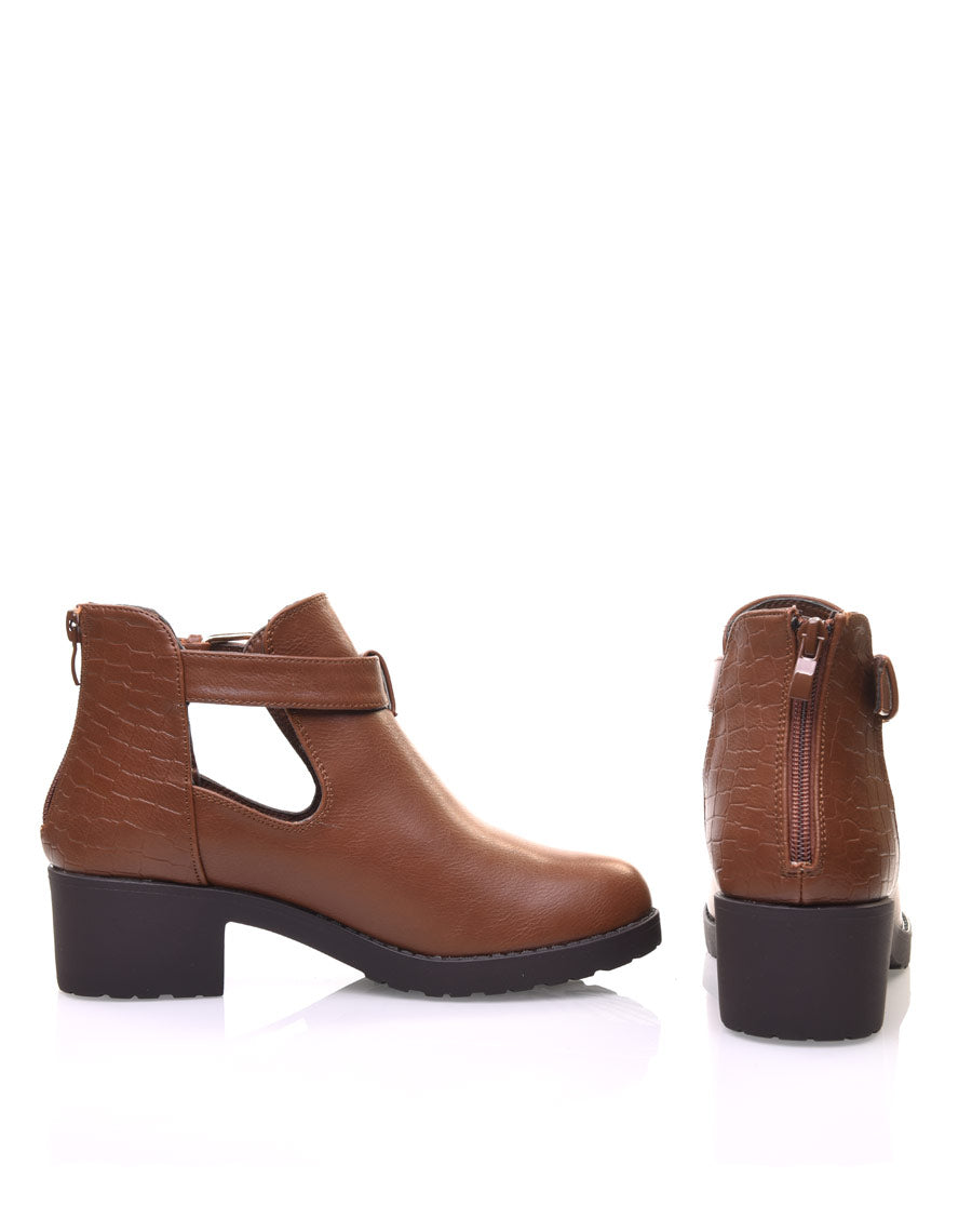 Bottines camel ajourées à petit talon et boucle