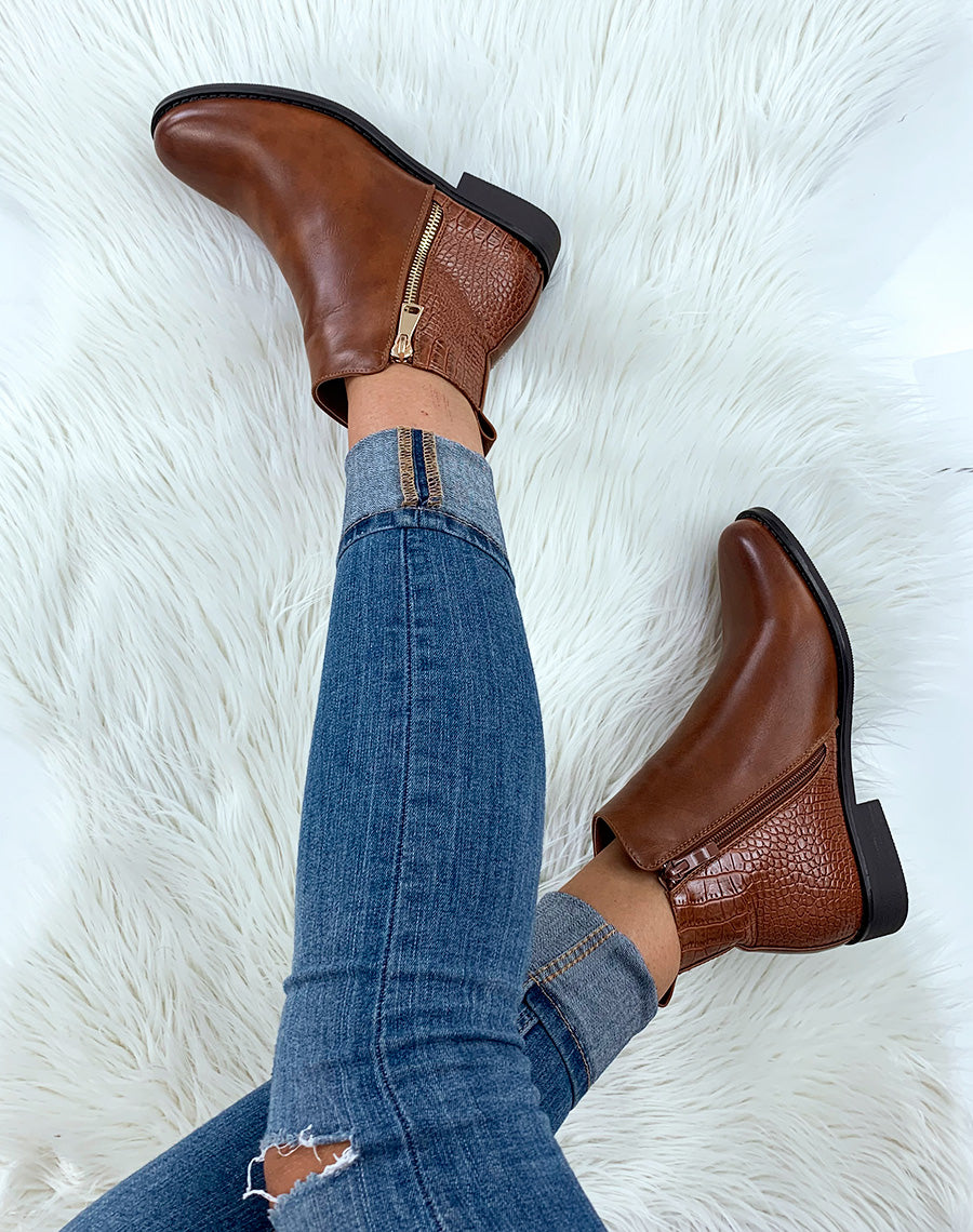 Bottines camel effet croco