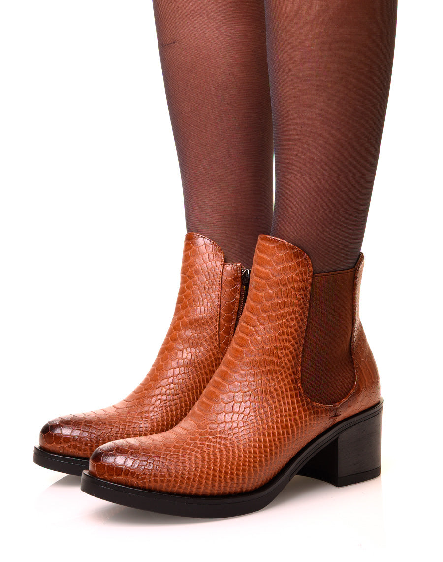 Bottines camel effet croco