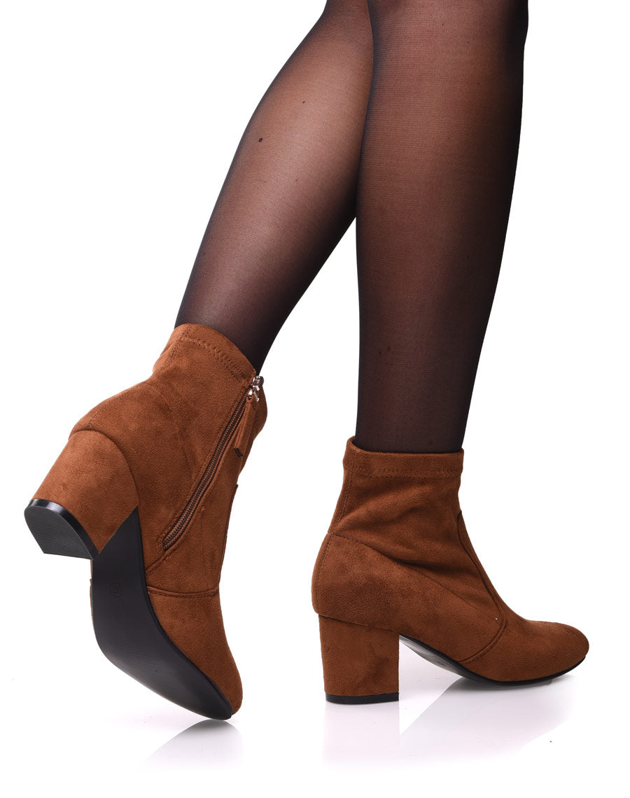 Bottines camel entièrement en suédine talons épais mi haut 