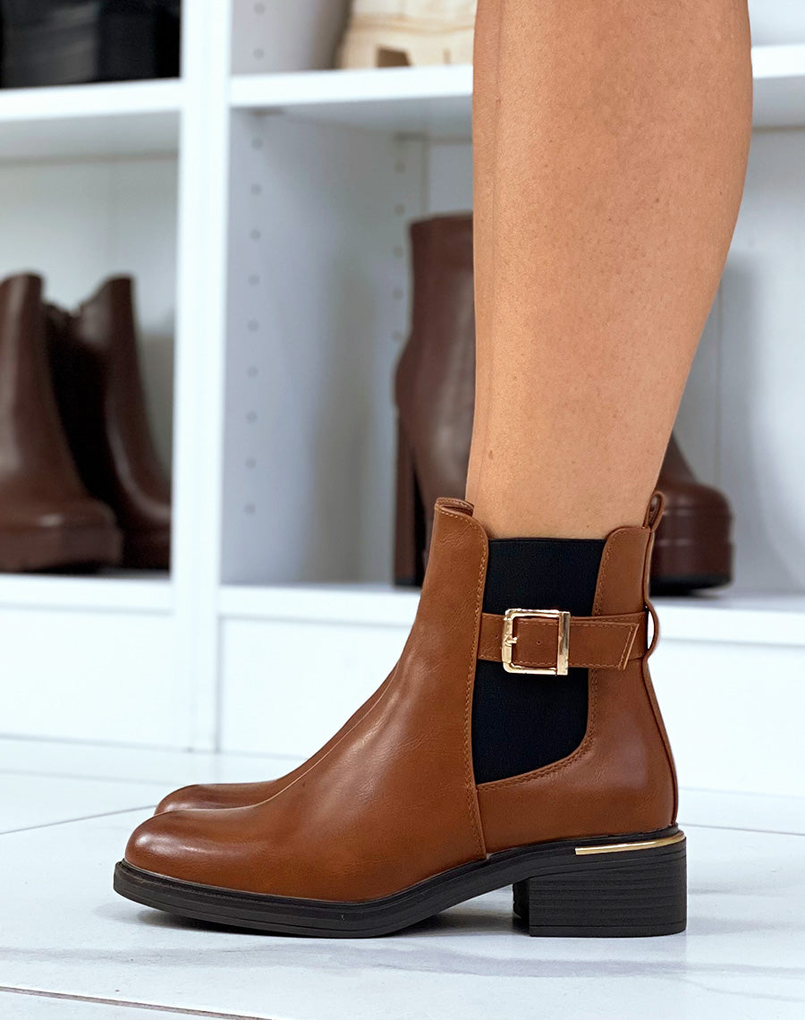 Bottines camel à lanière ajustable et talon à détail doré