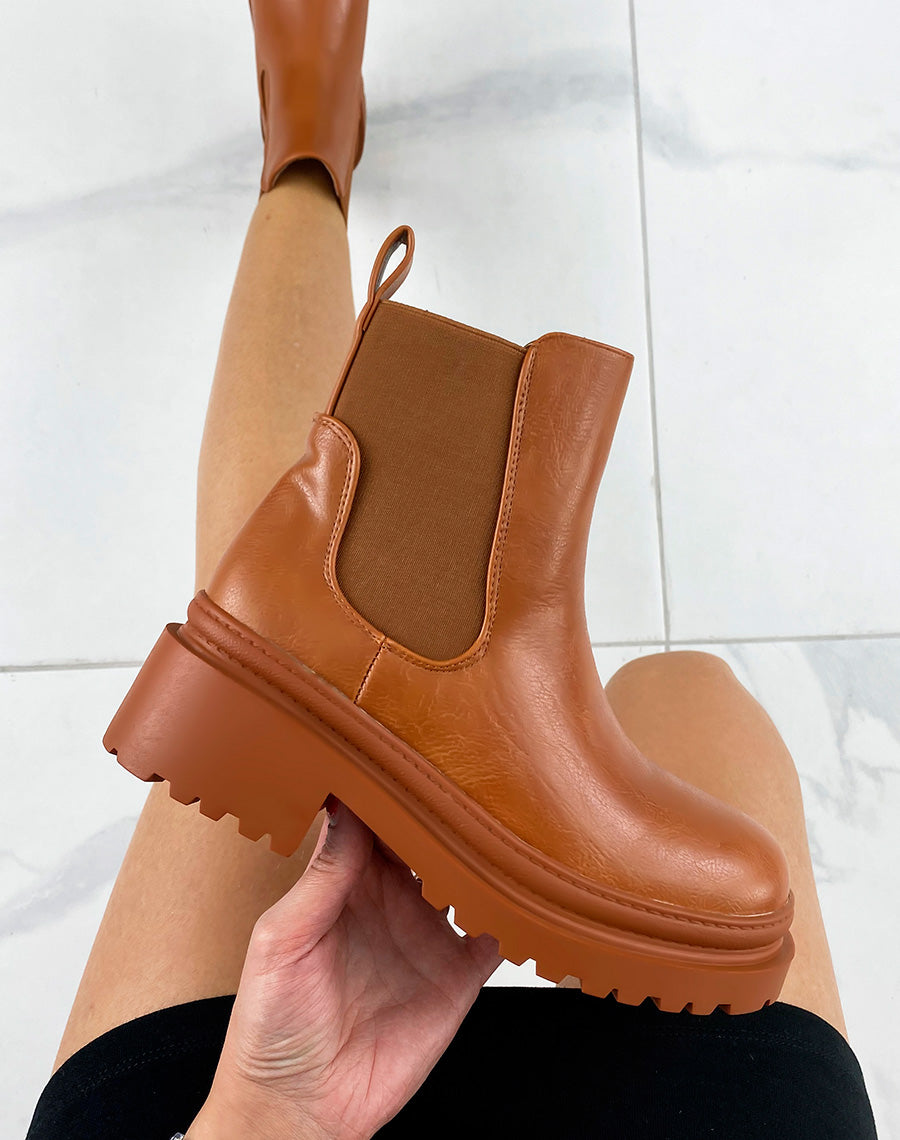 Bottines camel à élastique et semelle talonnée