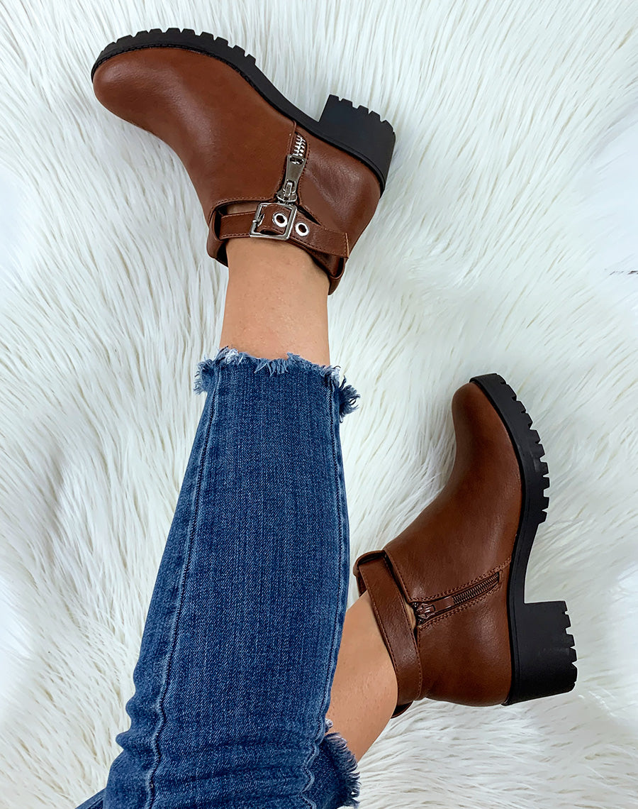 Bottines camel à sangles ajustables
