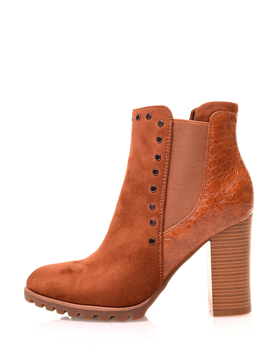 Bottines camel à talons bi-matières et à détails cloutés