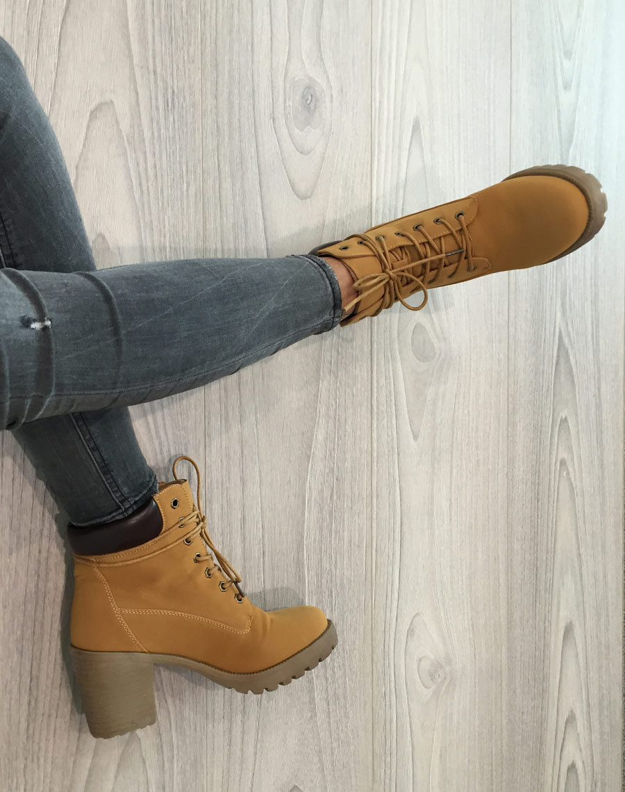 Bottines camel talons à lacets