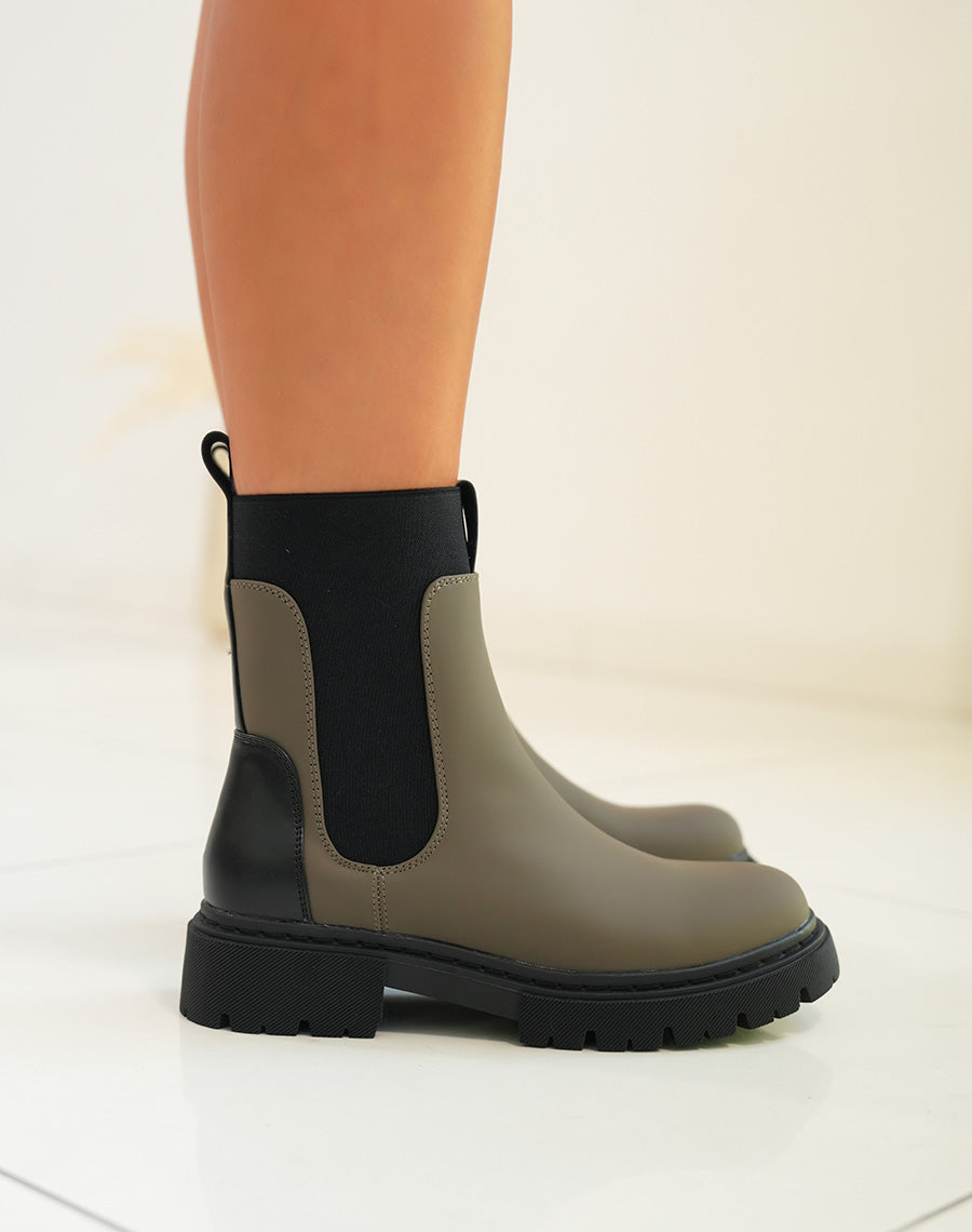 BOTTINES CHELSEA KAKI : CLASSIQUE REVISITÉ