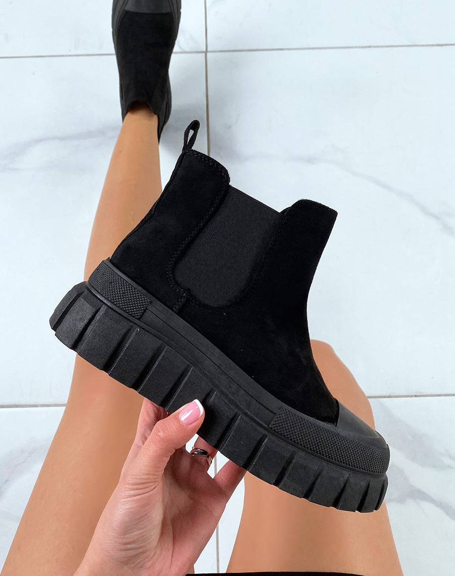 Bottines chelsea noires en suédine à semelle épaisse