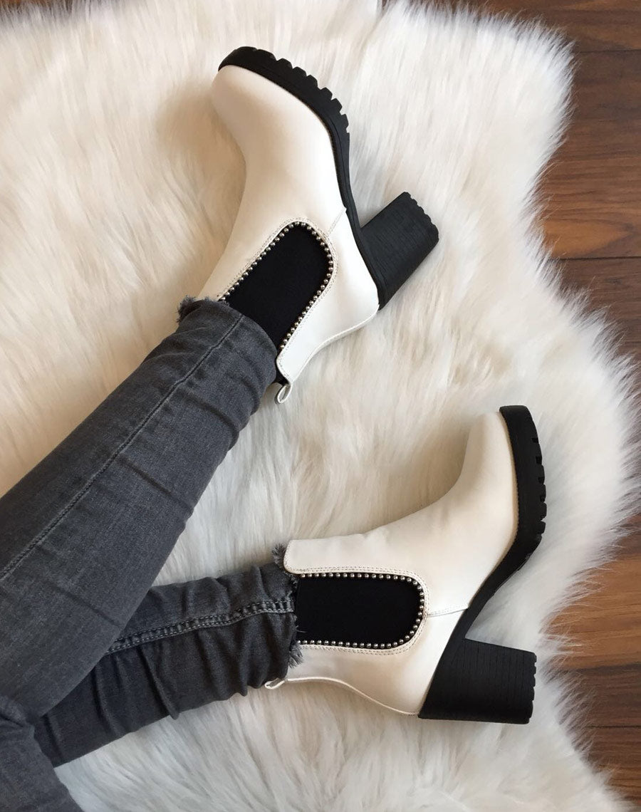 Bottines cloutées blanches à talons