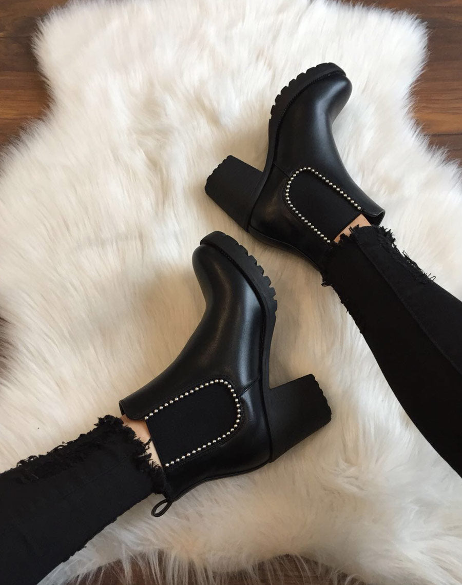 Bottines cloutées noires à talons