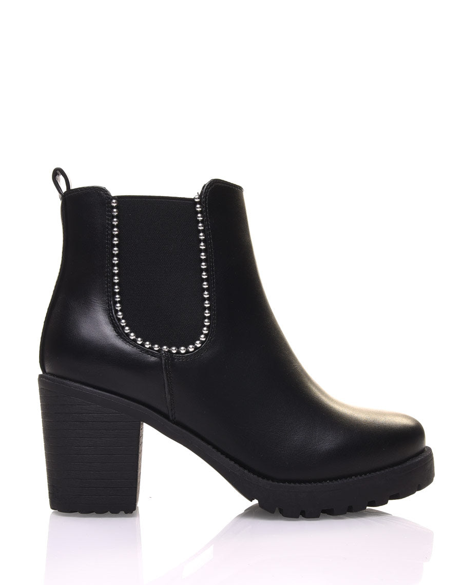 Bottines cloutées noires à talons