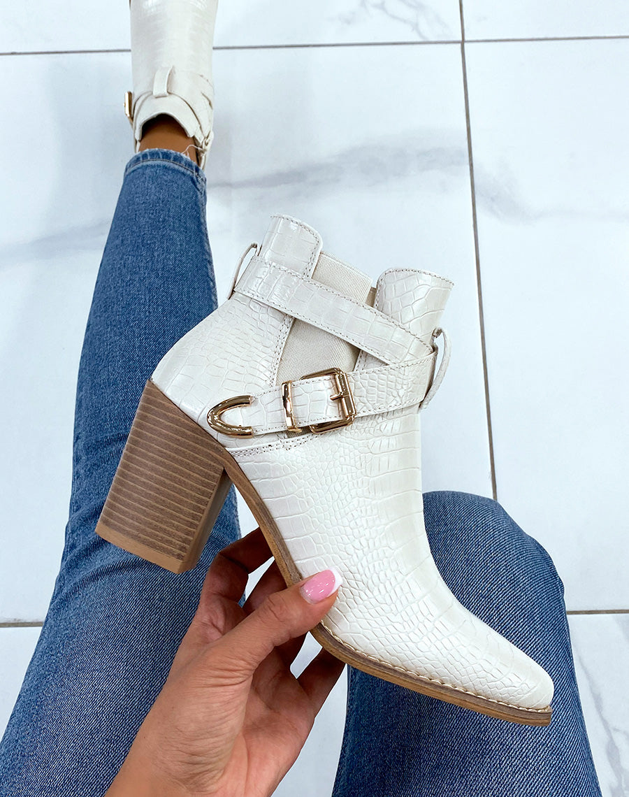 Bottines crème à talon effet croco
