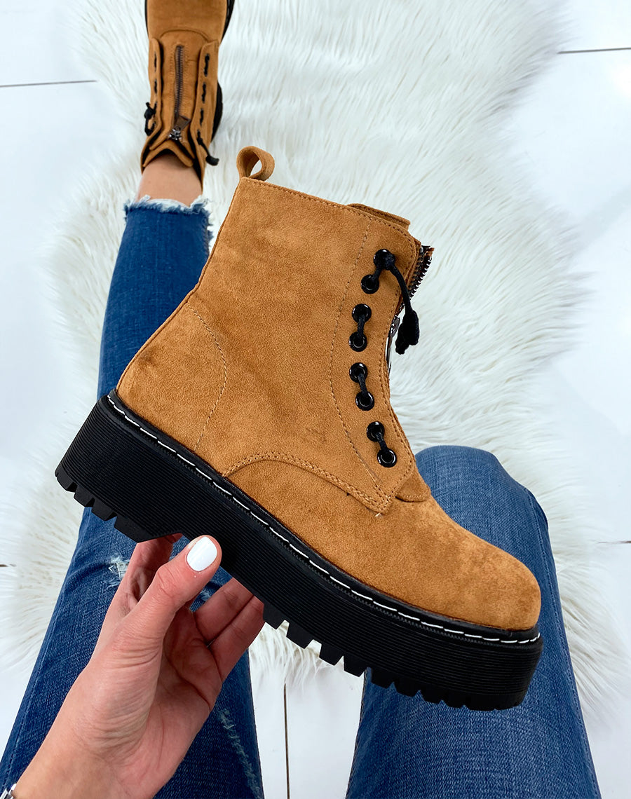 Bottines en suédine camel à zip