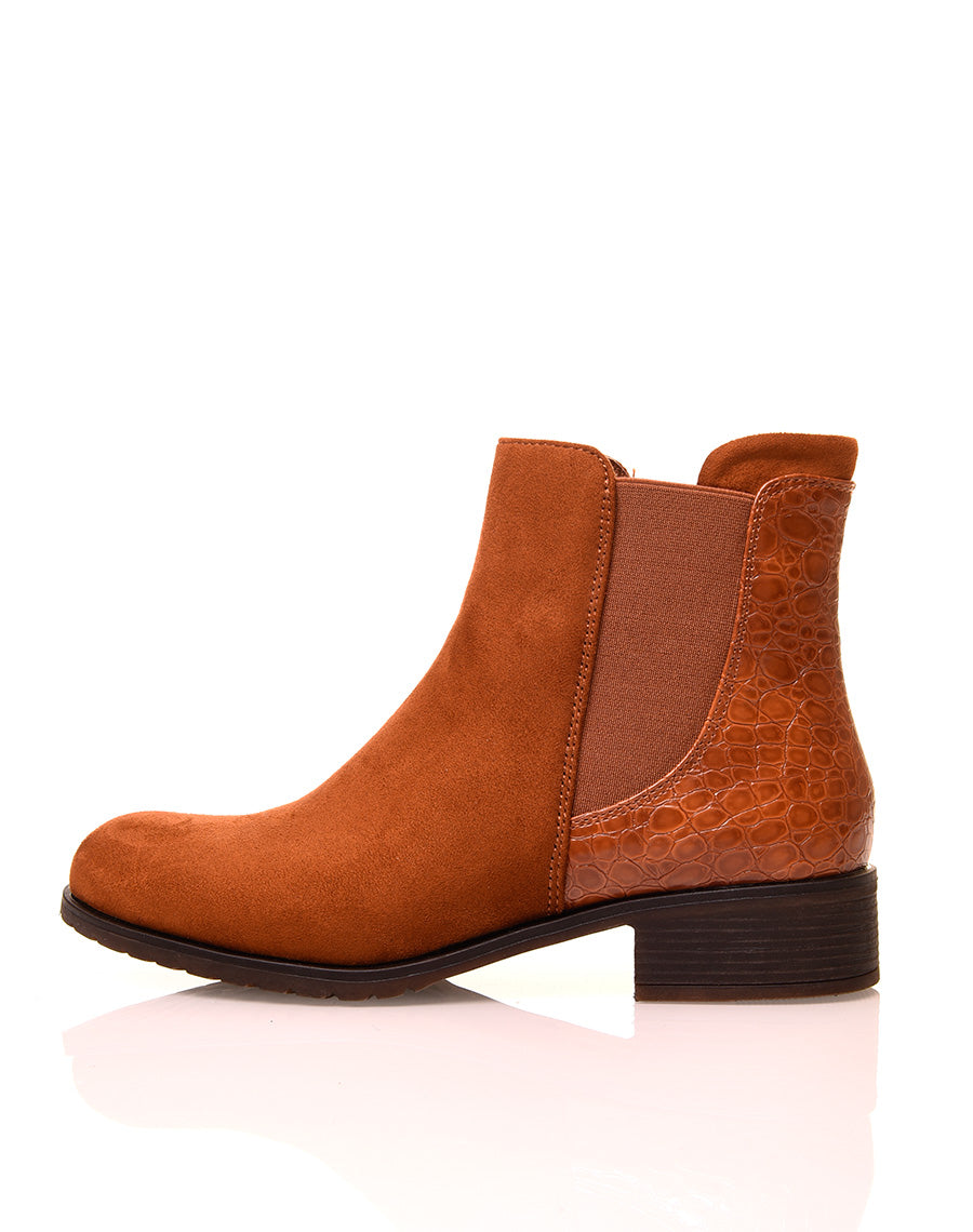 Bottines en suédine camelles à effet croco