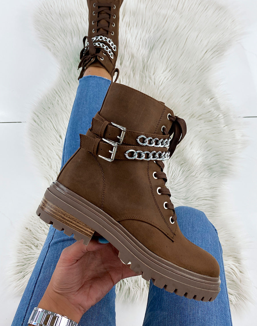 Bottines en suédine chocolat à doubles brides chainées