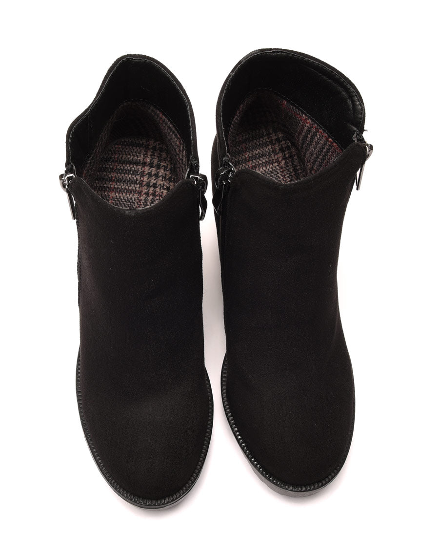 Bottines en suédine noires avec grosse semelle et talon
