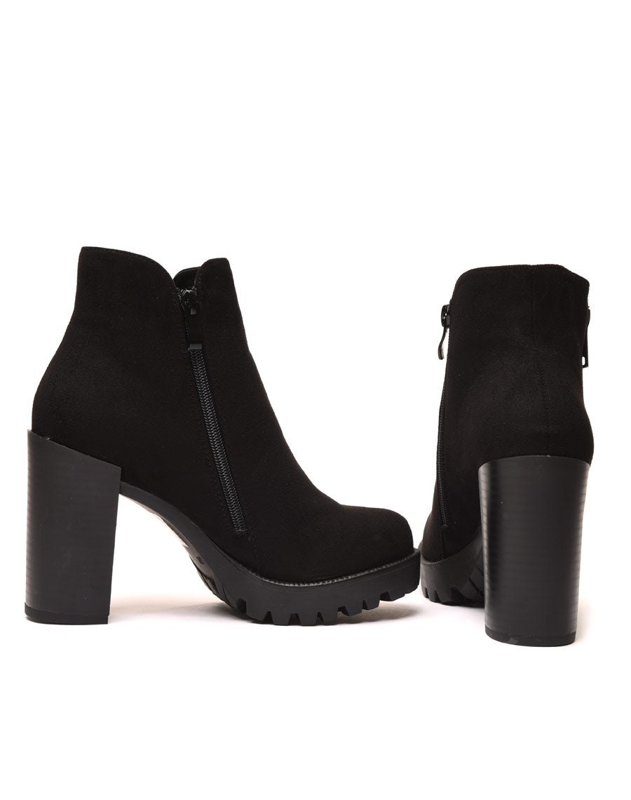 Bottines en suédine noires avec grosse semelle et talon