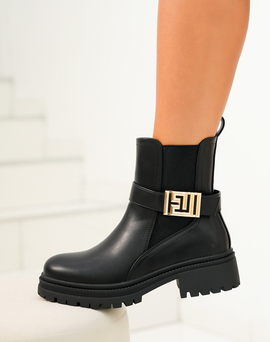 Bottines femme noires avec boucle dorée géométrique et semelle crantée