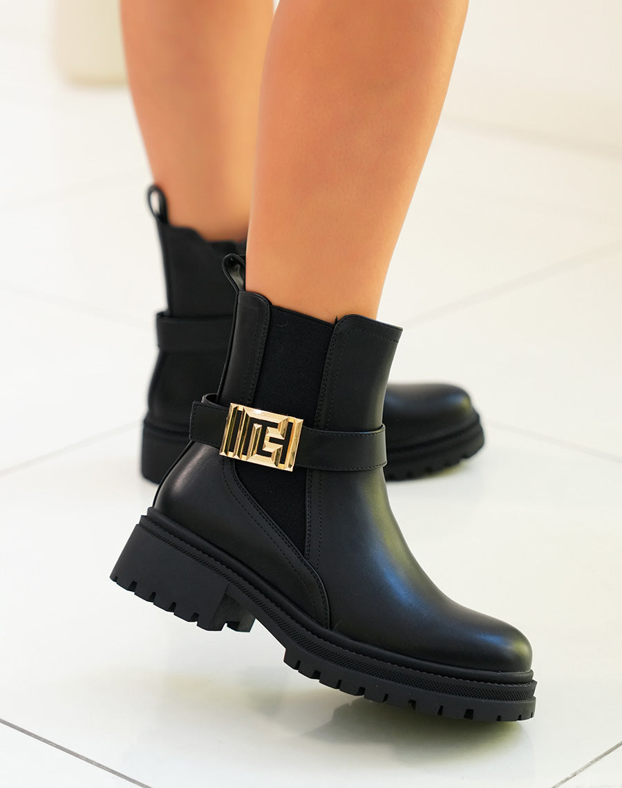 Bottines femme noires avec boucle dorée géométrique et semelle crantée
