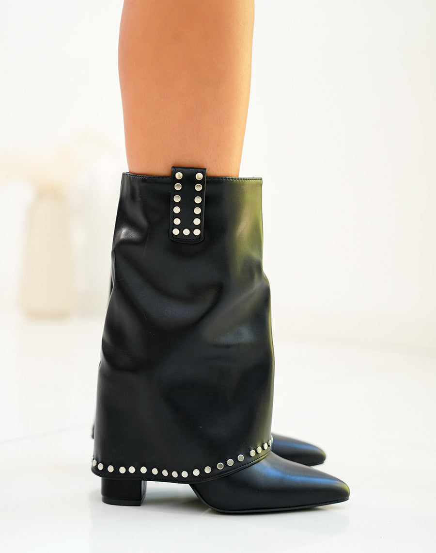 Bottines femme noires avec clous argentés et revers