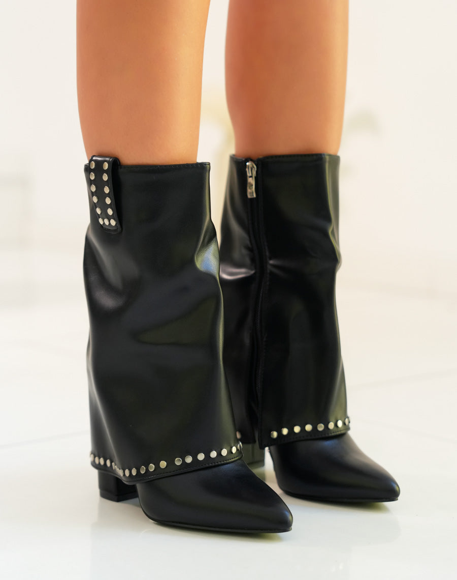Bottines femme noires avec clous argentés et revers