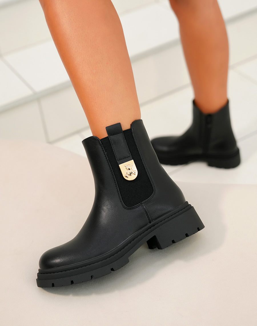 Bottines femme noires avec détail ourson doré et semelle crantée