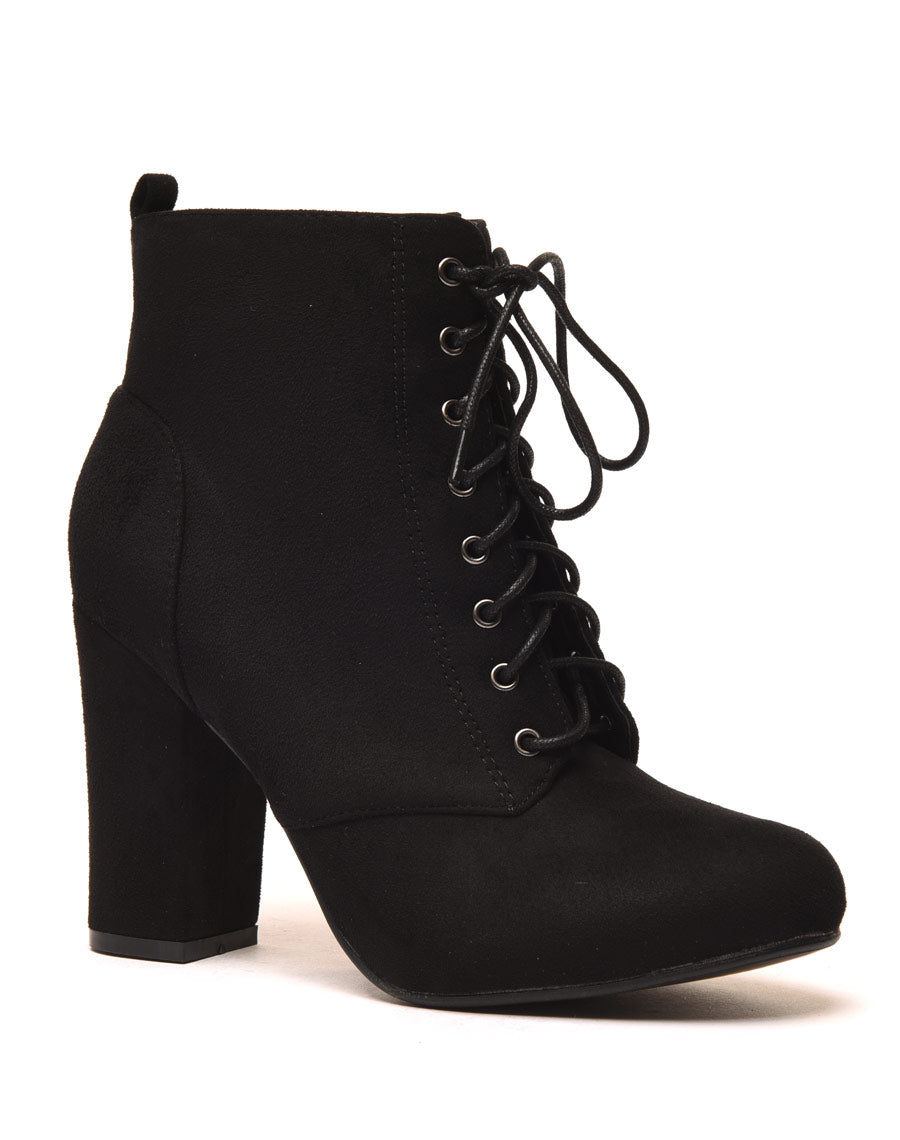 Bottines fourrées noires à talons et lacets