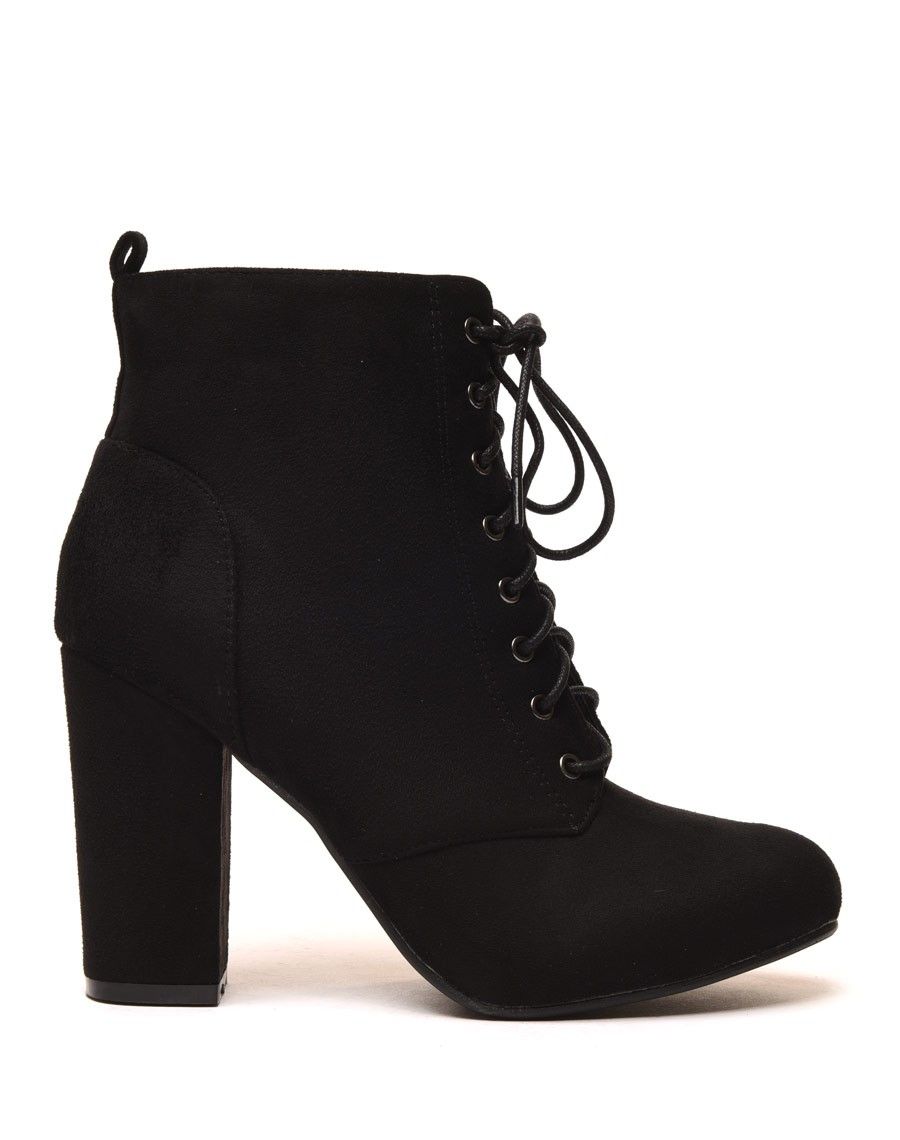 Bottines fourrées noires à talons et lacets