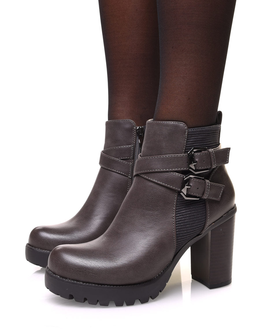 Bottines grises bi matières à talon et sangles entrelacées