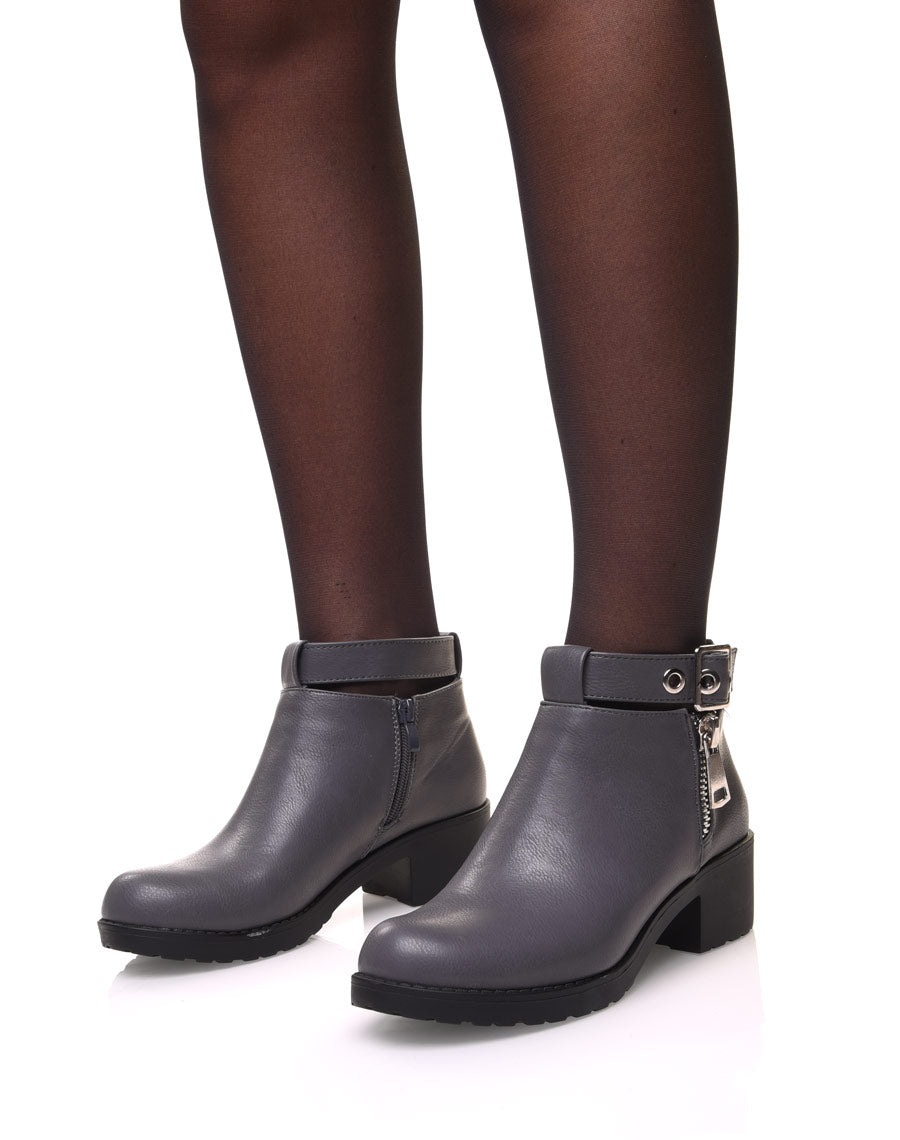 Bottines grises à boucles chevilles