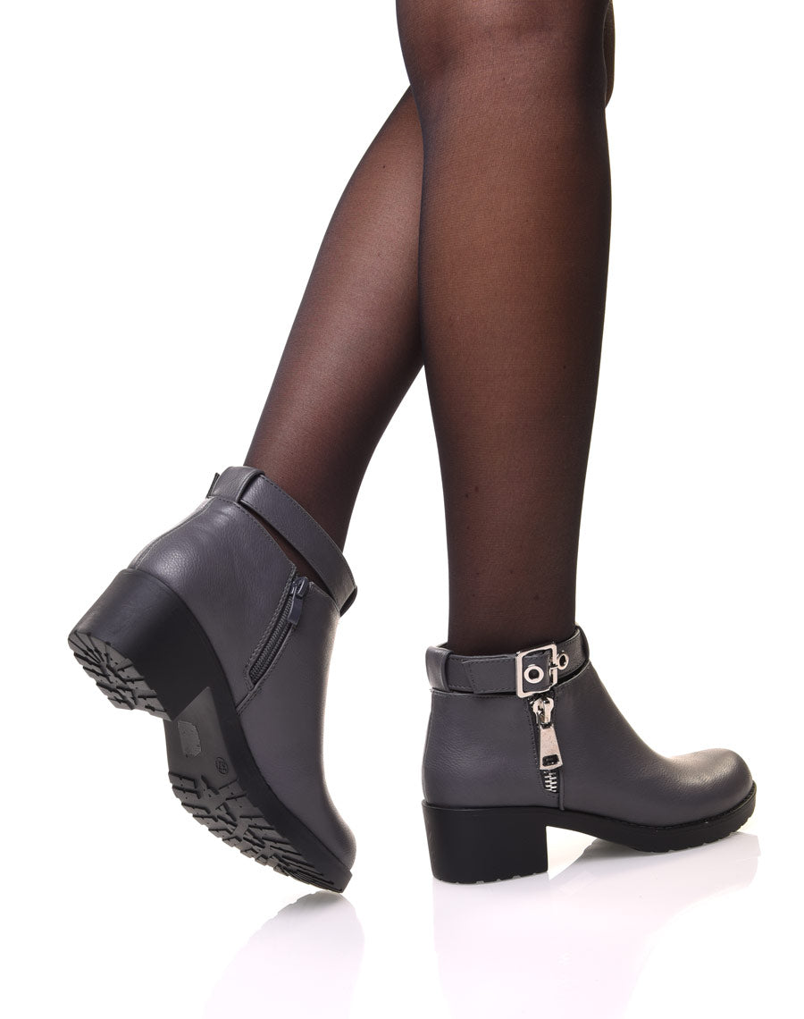 Bottines grises à boucles chevilles