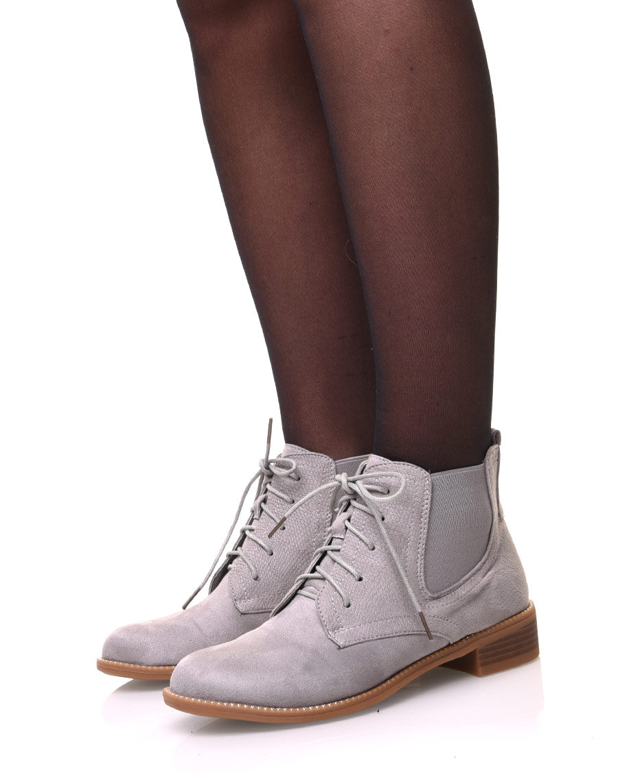 Bottines grises en suédines et à lacets