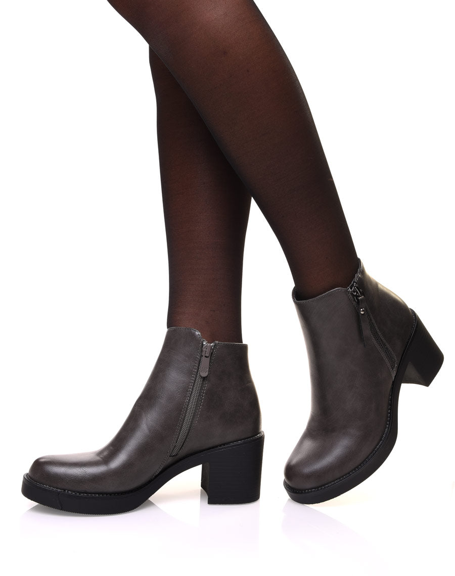 Bottines grises à talon mi haut