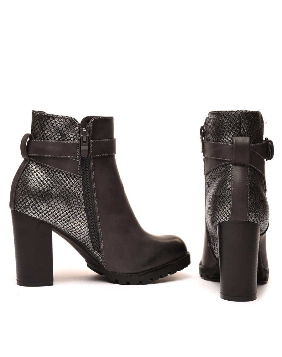 Bottines grises à talons bi matières à sangle décorative
