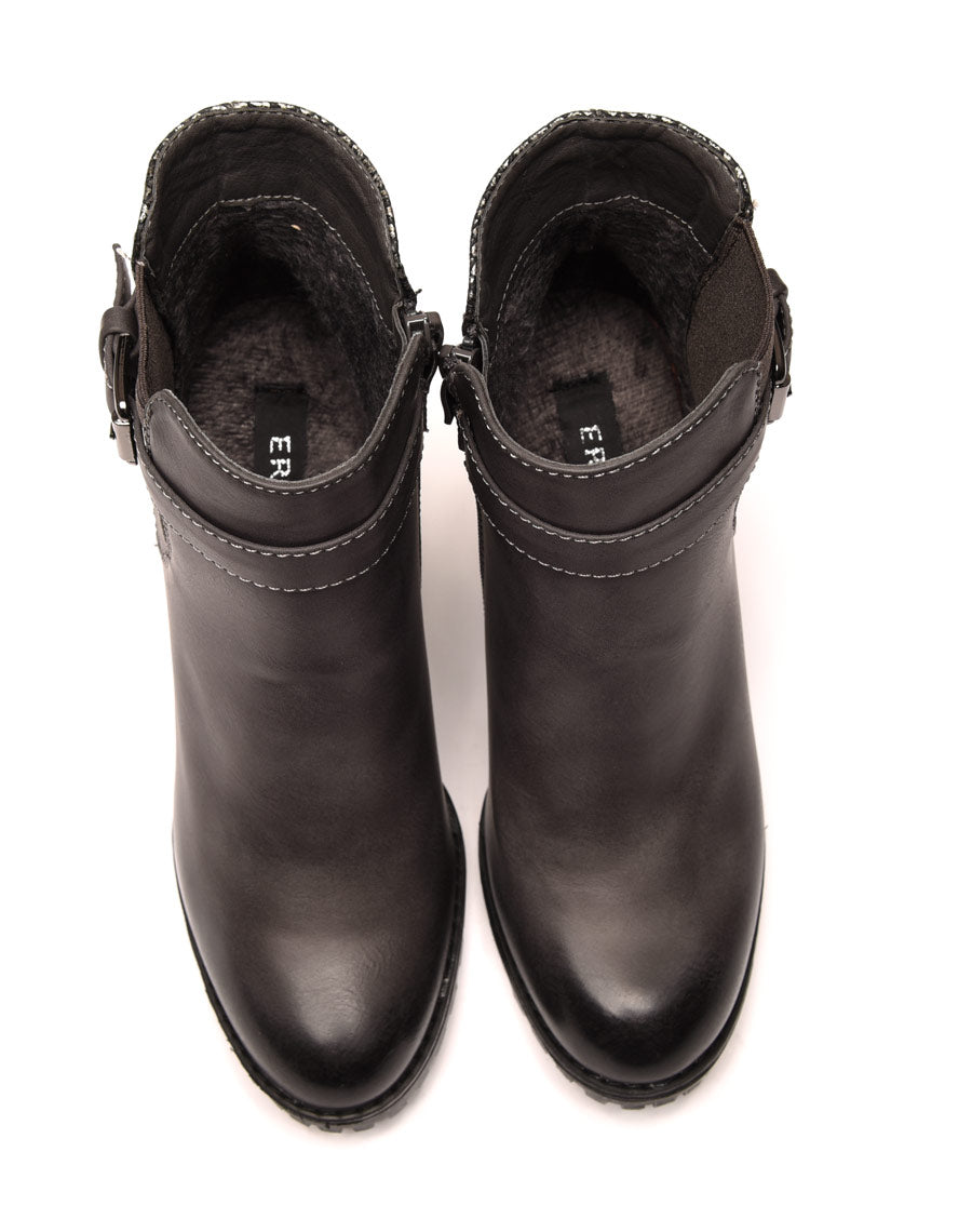 Bottines grises à talons bi matières à sangle décorative