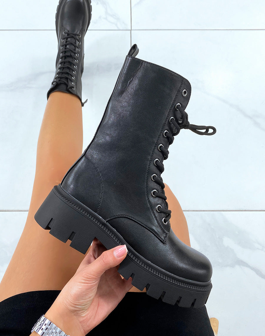 Bottines hautes noires à lacets 