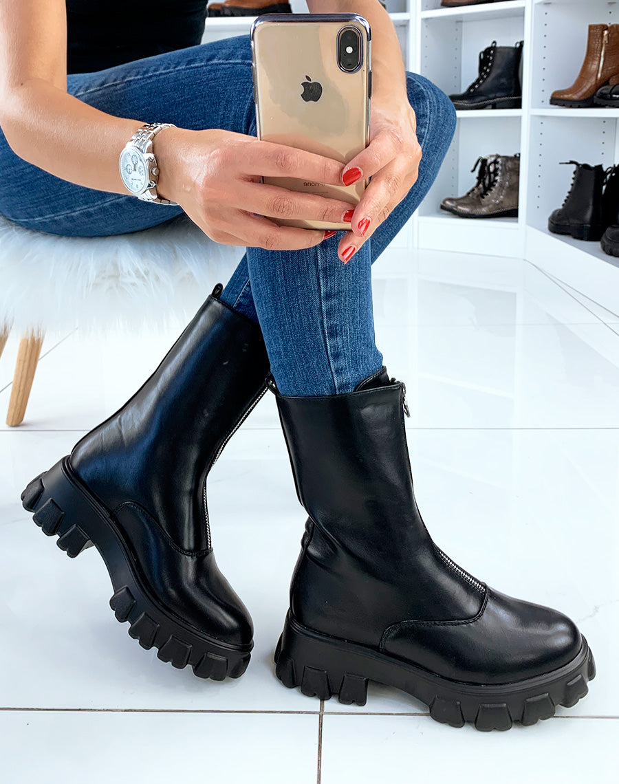 Bottines hautes noires à semelle épaisse crantée