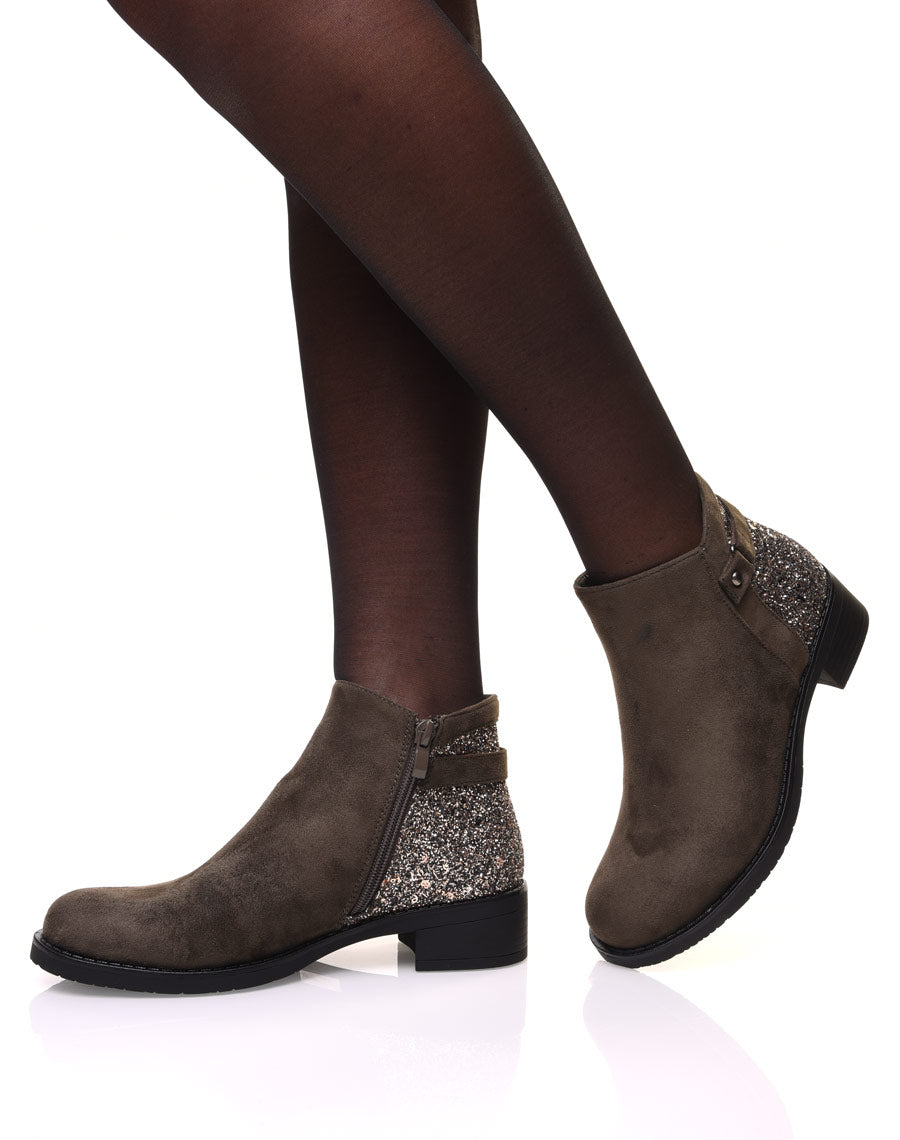 Bottines kaki en suédine avec paillettes à l’arrière