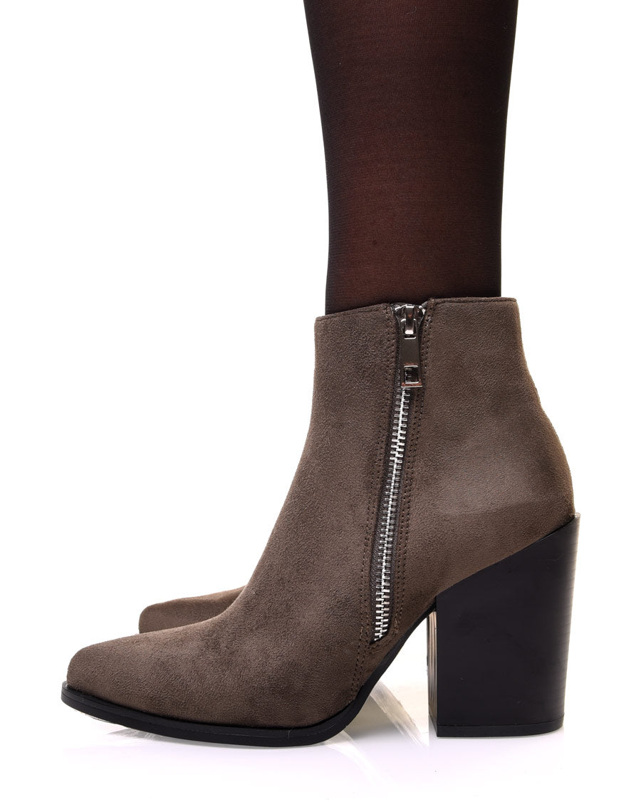 Bottines kaki en suédine à bout pointu et talon épais