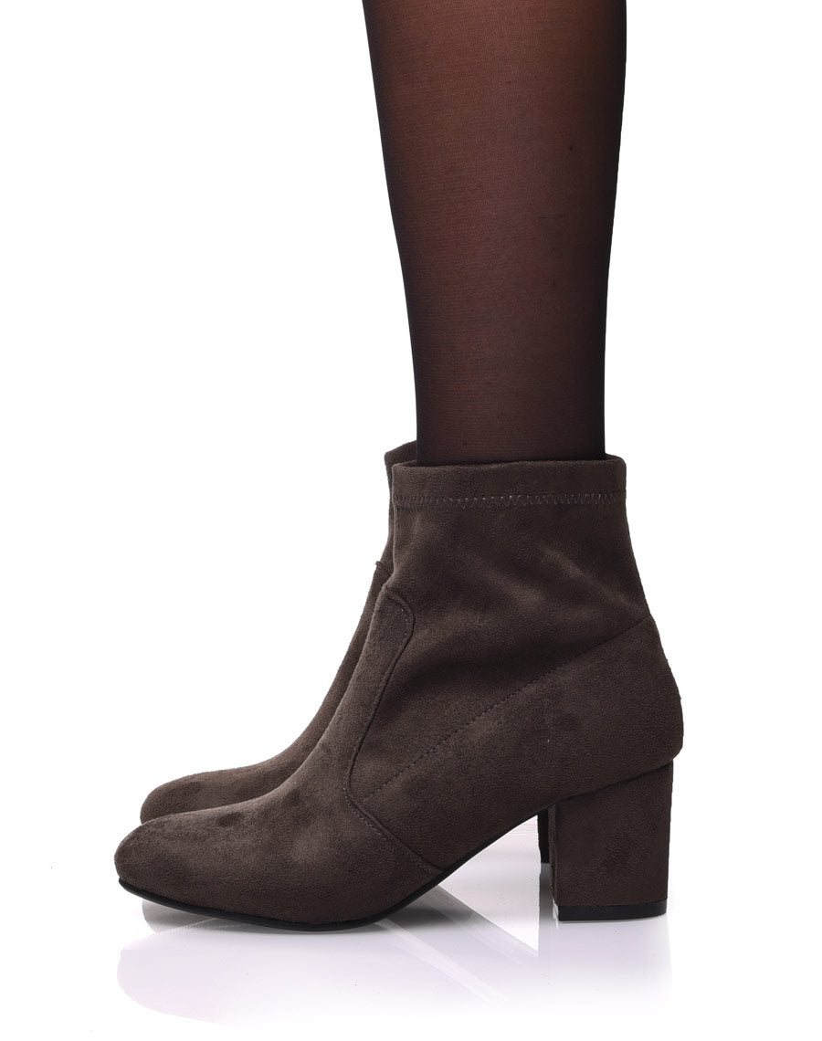 Bottines kaki entièrement en suédine talons épais mi haut 