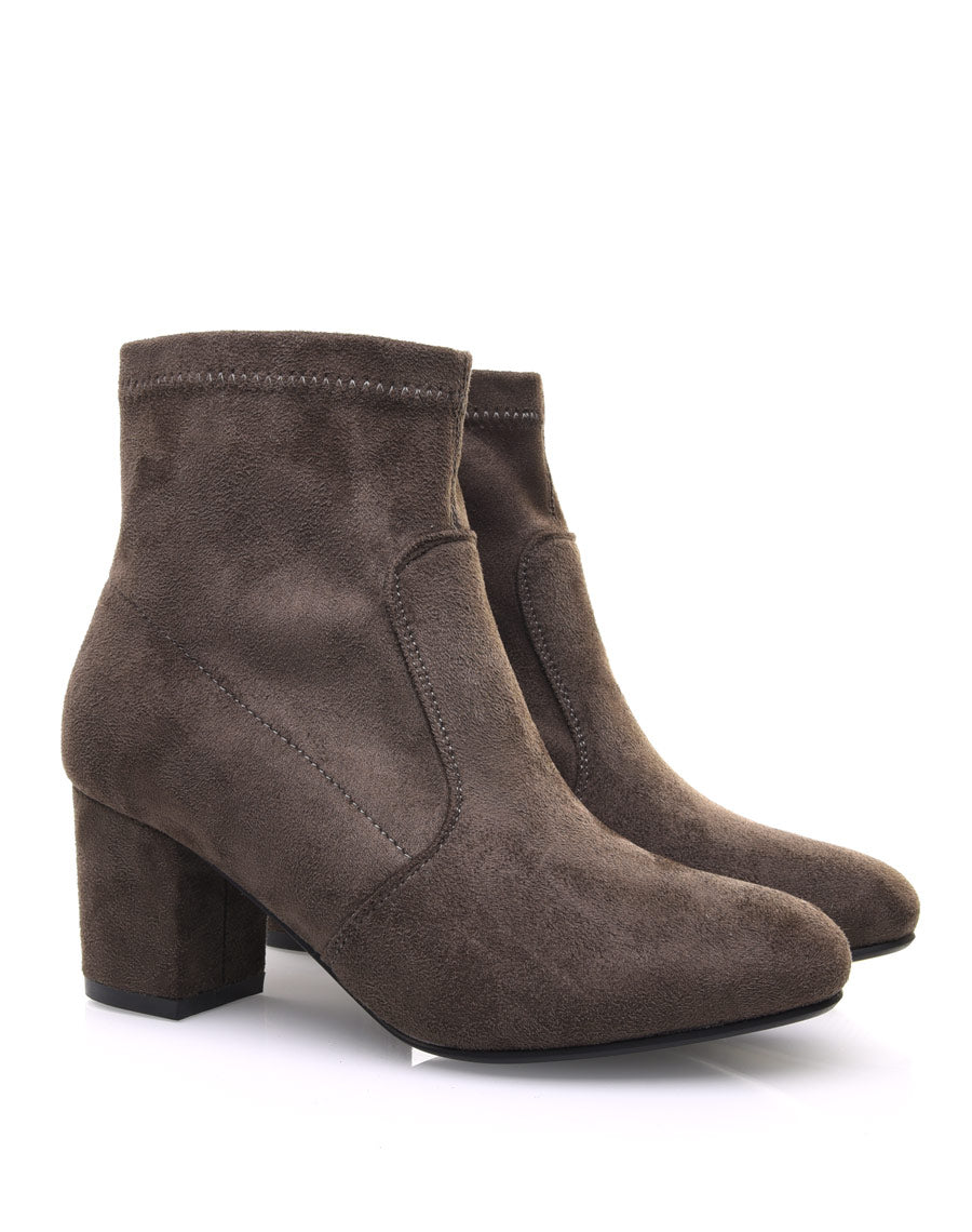 Bottines kaki entièrement en suédine talons épais mi haut 