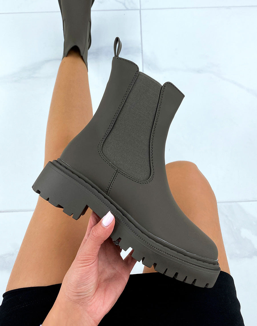 Bottines kakis style chelsea à bout carré