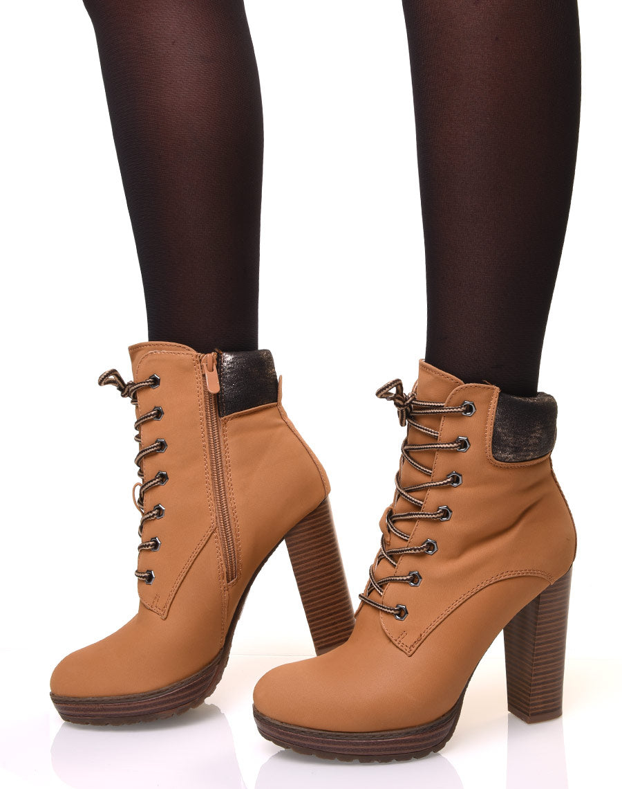 Bottines à lacets camelles à talons hauts