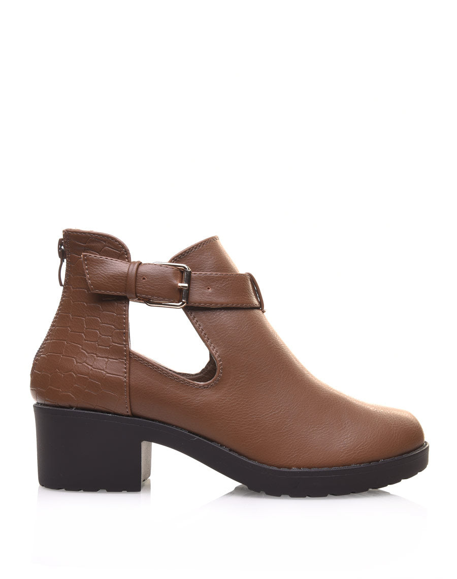 Bottines marron ajourées à partit talon et boucle 