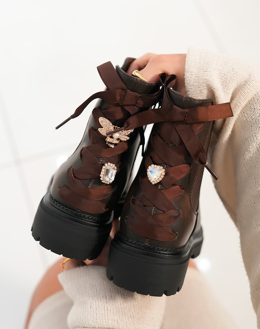 Bottines marron effet délavé style chelsea avec détails dorés