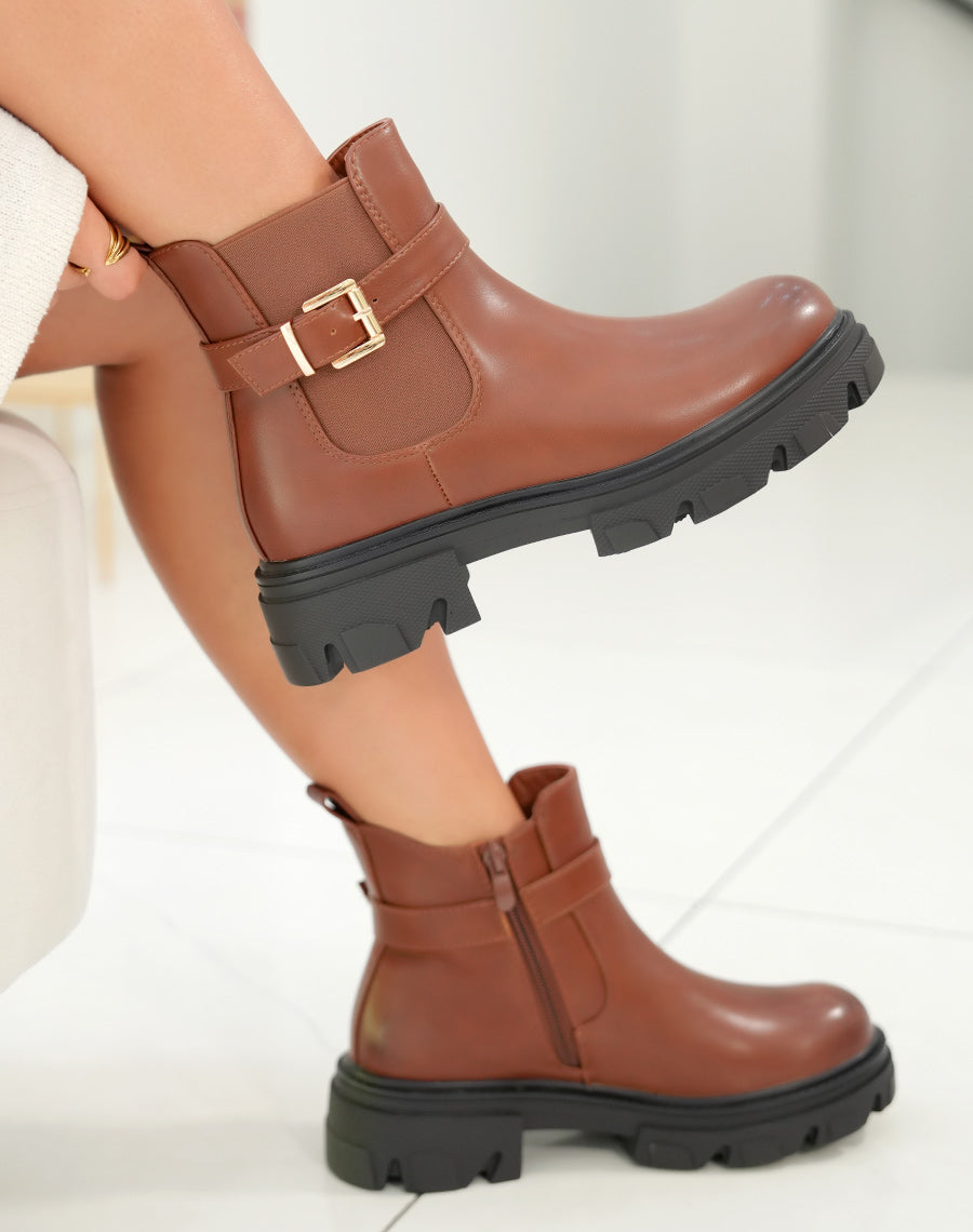 BOTTINES MARRON STYLE CHELSEA AVEC LANIÈRES ARGENTÉES ET SEMELLE ÉPAISSE CRANTÉE