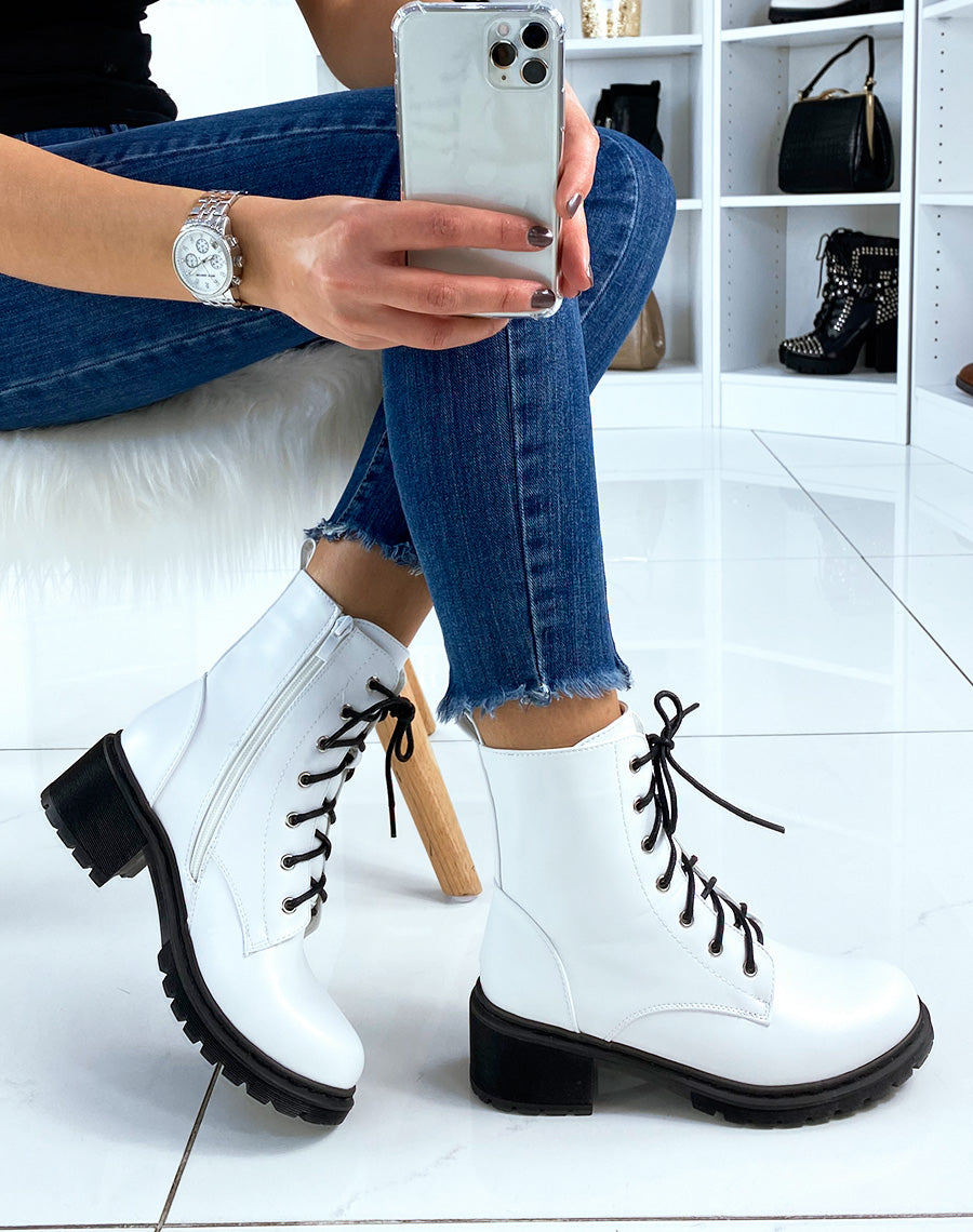 Bottines montantes blanches lacées