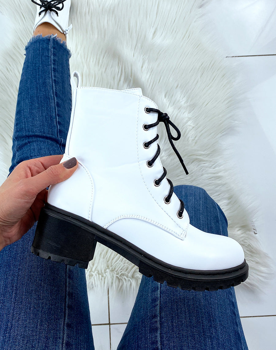 Bottines montantes blanches lacées