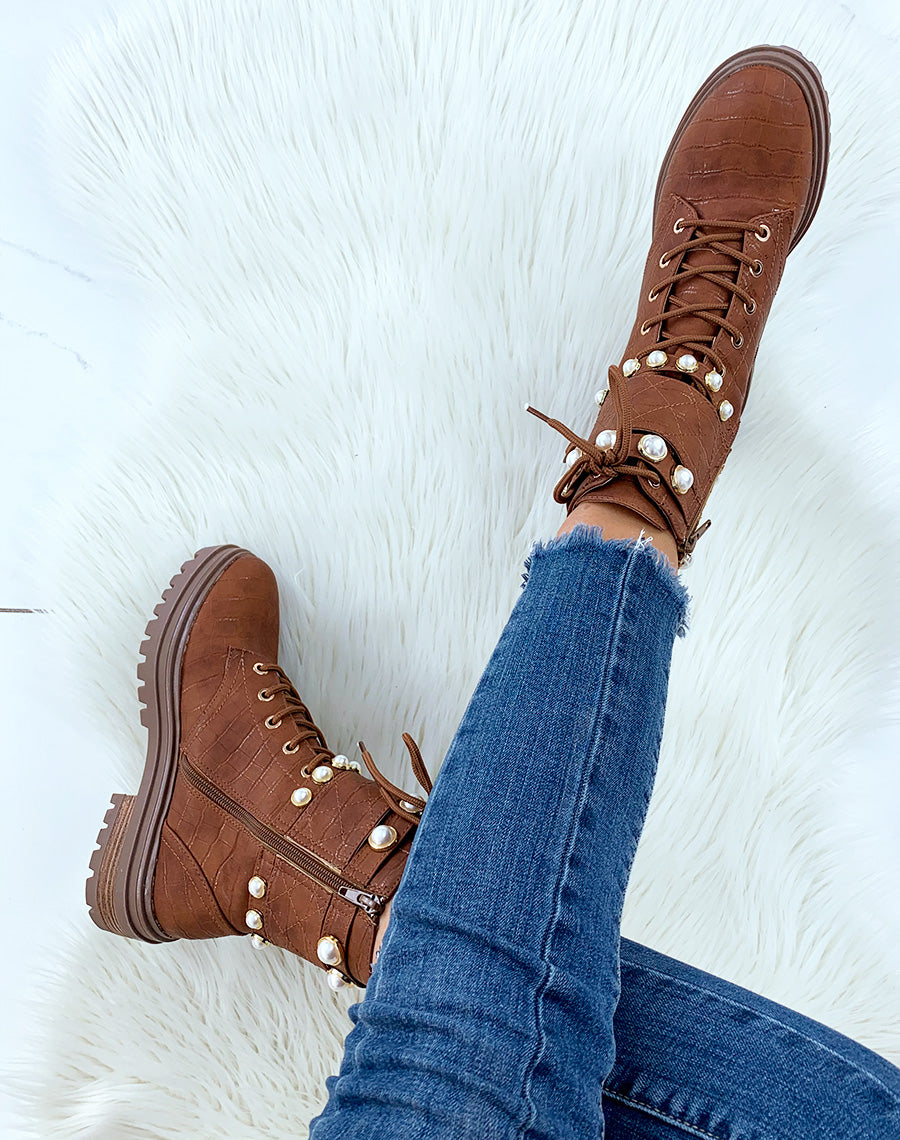 Bottines montantes camel croco à perles